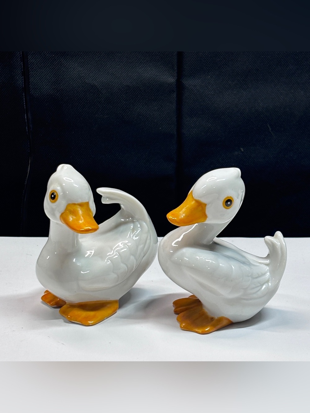 Homco Set of 2 Baby Ducks Vintage Porcelain Figurines Ducklings White 1414